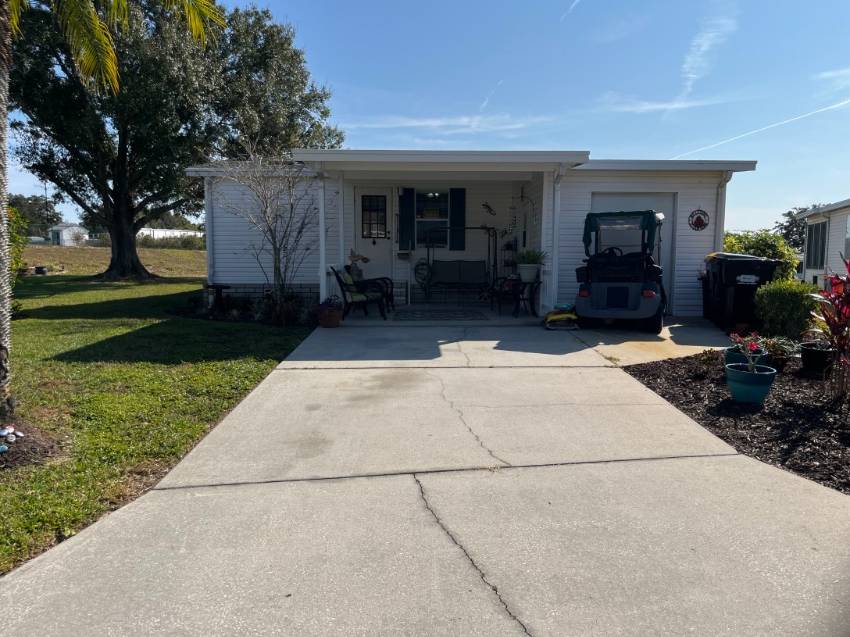 Winter Haven, FL Mobile Home for Sale located at 1014 Lacosta Lane Four Lakes Golf & Country Club
